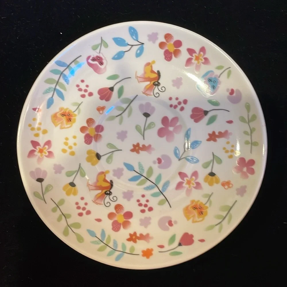 Alice in Wonderland Teacup with Saucer 16oz - Picture 6 of 7